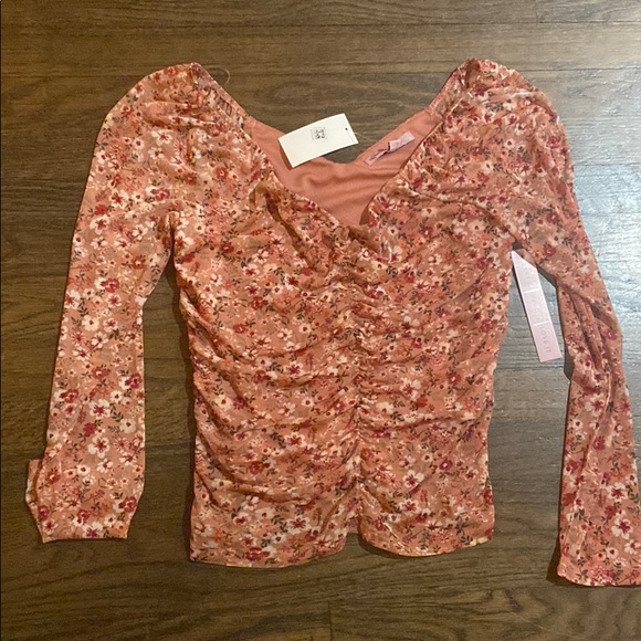 Floral Long Sleeve Top 🌸 - Picture 1 of 3